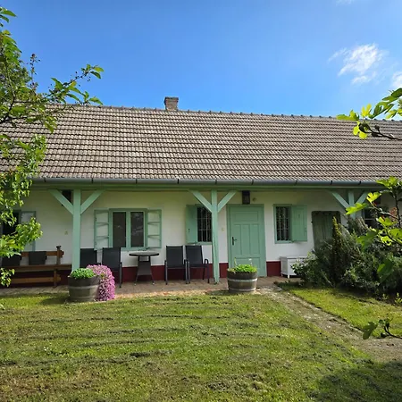 Fuege Major アパート バラトンレッレ